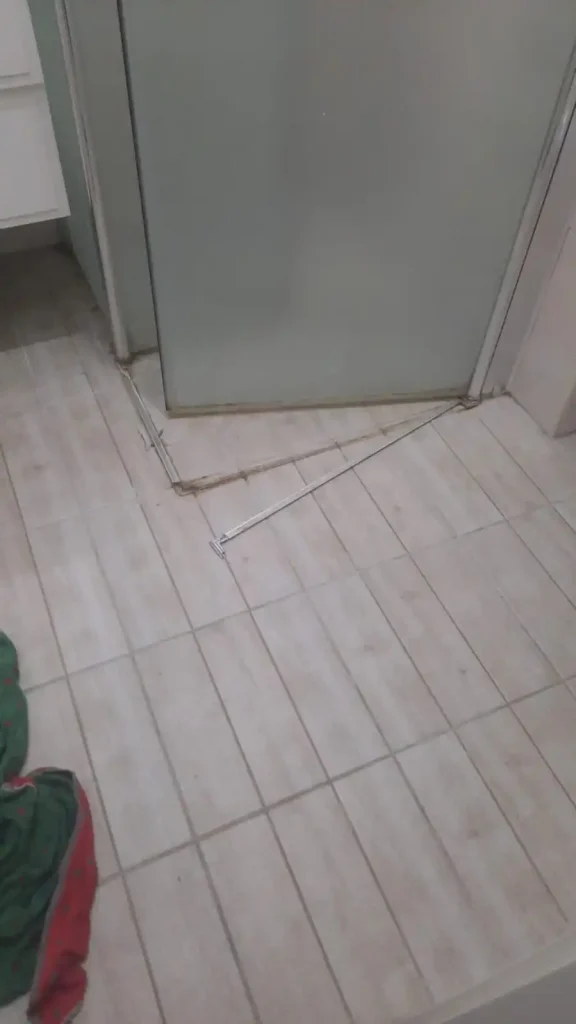 גומיות למקלחון במצב רע