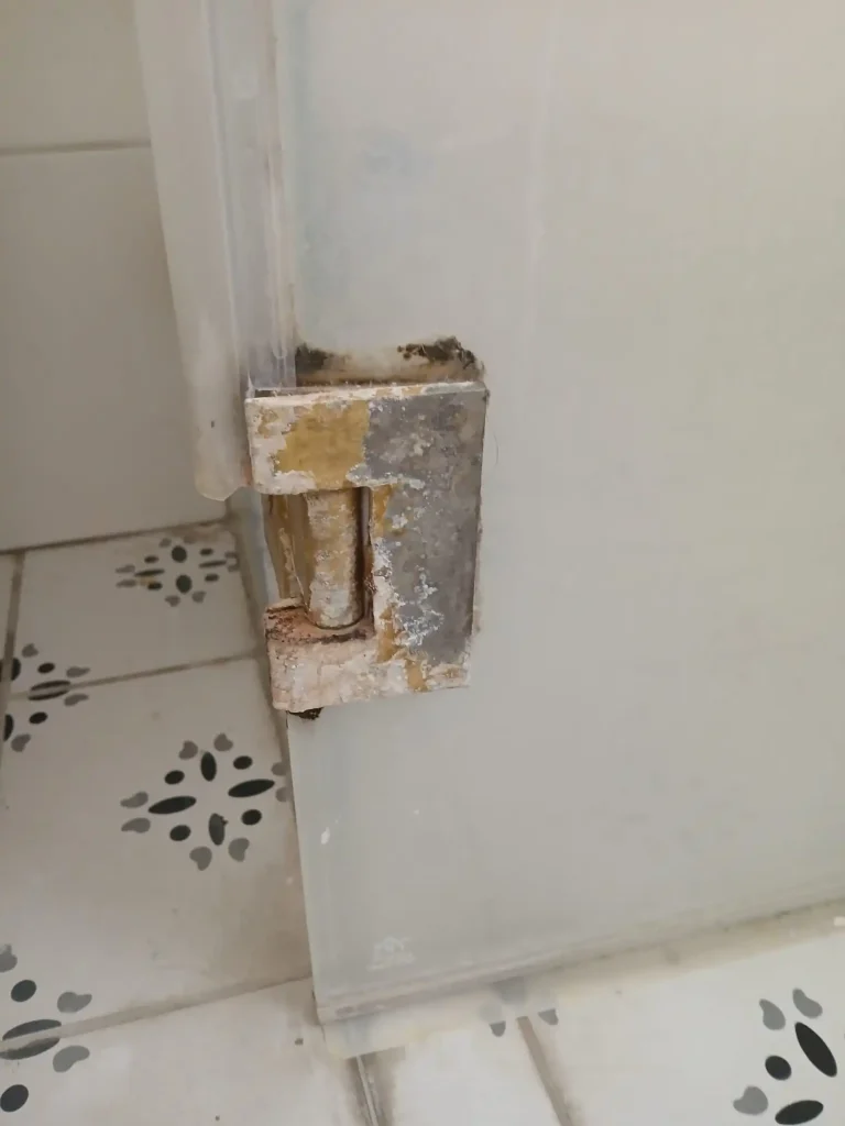 צירים במקלחון שנשברו