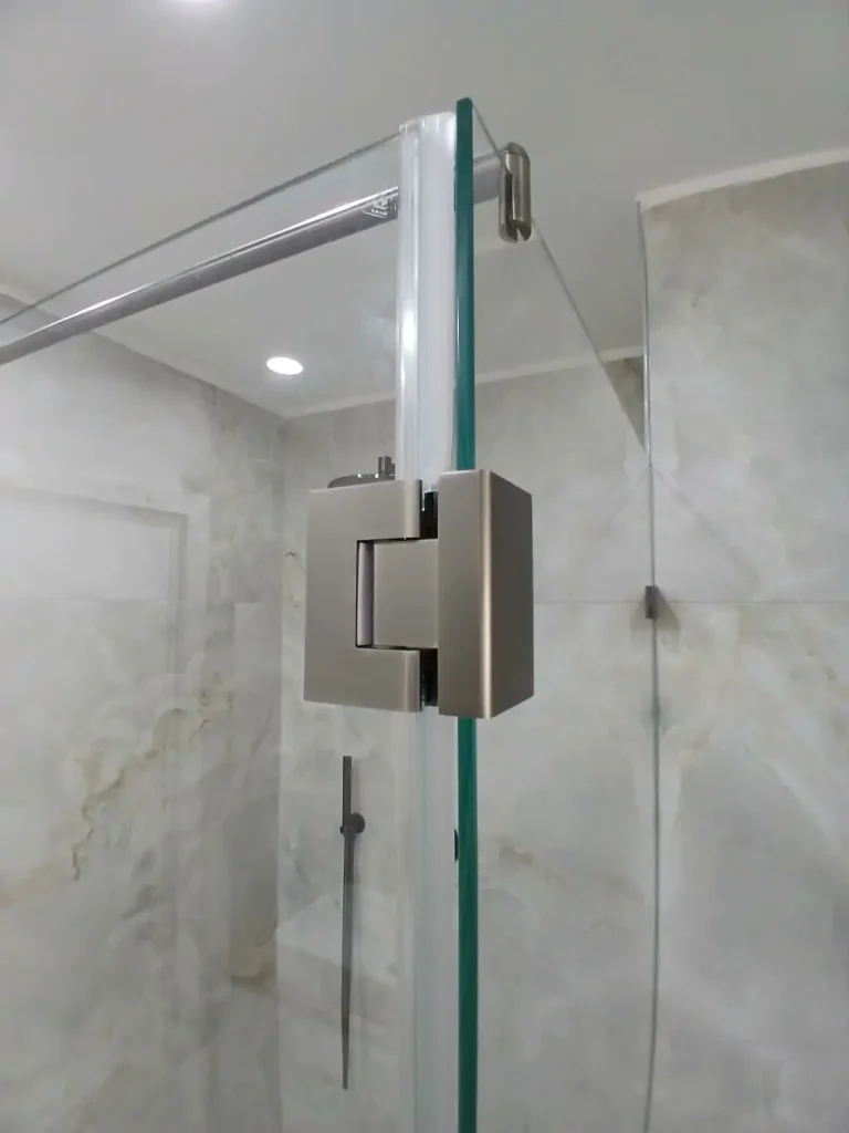 מקלחון עם פרזול אפור גרפיט
