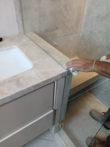 מקלחון 8 מ"מ בהתאמה אישית עם חיתוך מותאם אישית